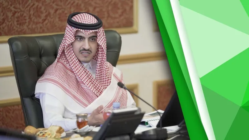 احترام الكبار.. موقف عفوي بين أميرين سعوديين داخل الحرم يشعل منصات التواصل الاجتماعي (فيديو)