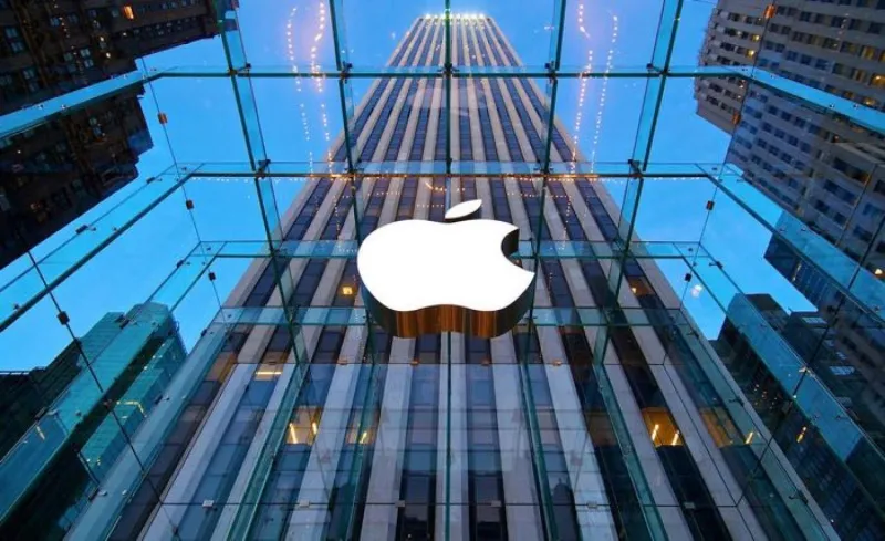 بعد التريليون دولار.. هل تنجح أمازون في منافسة آبل؟