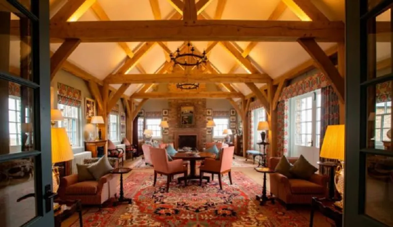 هل تحلم بقضاء ليلة في أحد قصور العائلة المالكة في بريطانيا؟ الآن يمكنك