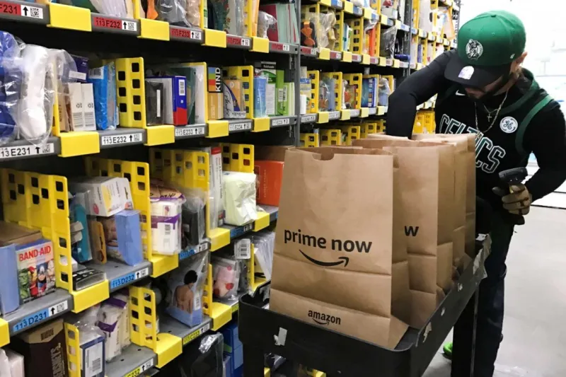 بدلا من عامليها الحاليين.. لهذا السبب تنوي أمازون أتمتة الوظائف في مستودعاتها