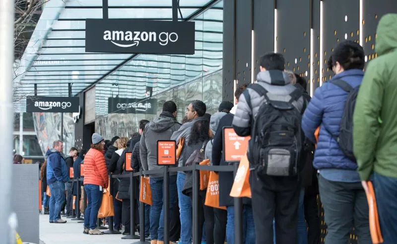 بدلا من عامليها الحاليين.. لهذا السبب تنوي أمازون أتمتة الوظائف في مستودعاتها