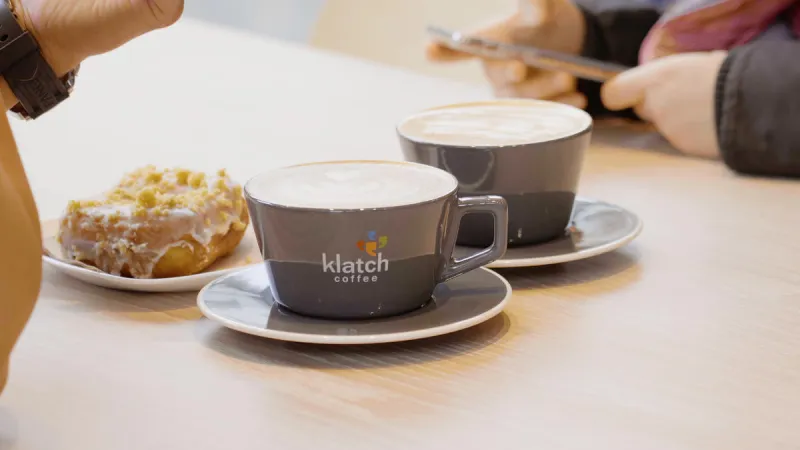 هل هذا أغلى فنجان قهوة في العالم؟ (فيديو)