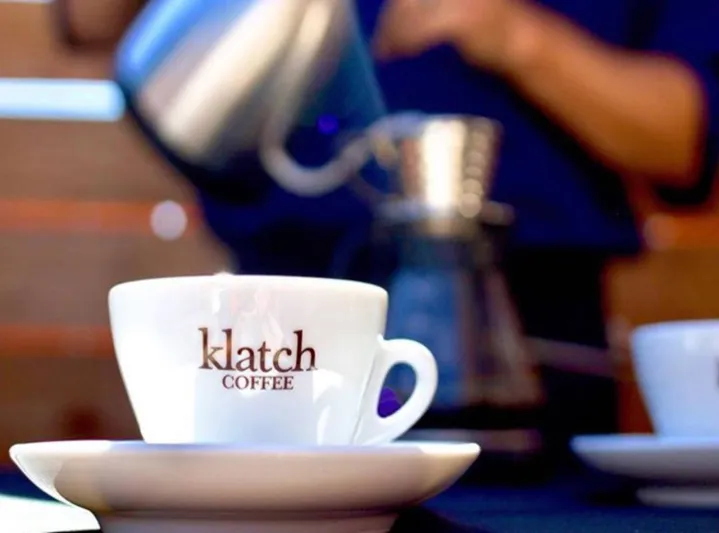 هل هذا أغلى فنجان قهوة في العالم؟ (فيديو)