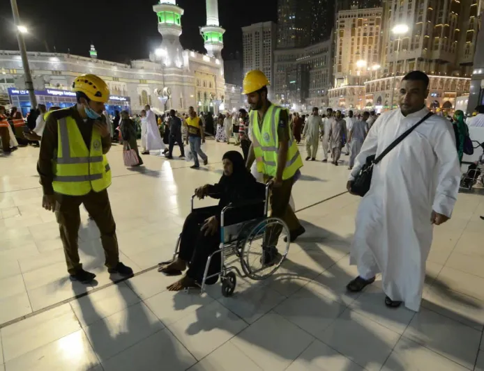 خدمات صحية لزوار الحرم المكي على مدار الساعة بكوادر سعودية (فيديو)