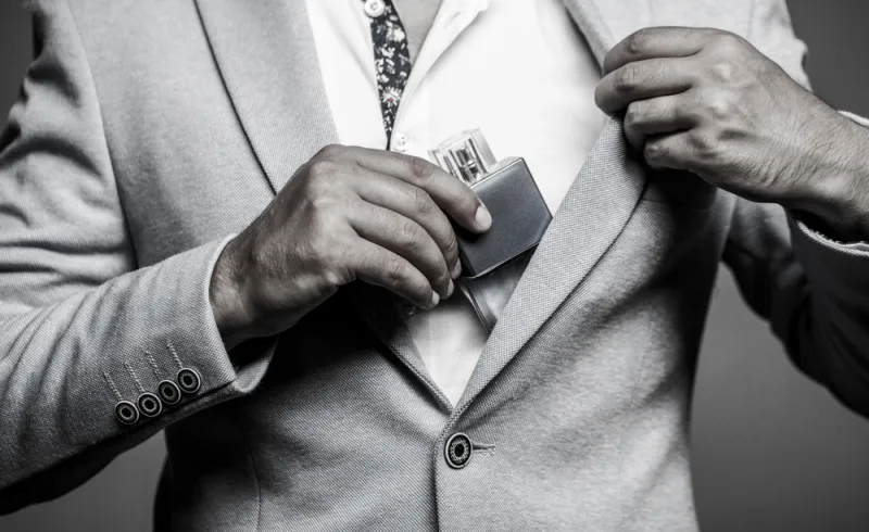 استطلاع رأي.. كيف تختار عطرك المفضل؟