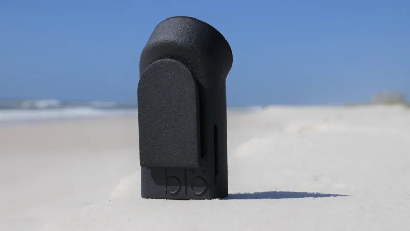 مكيف blö.. أول جهاز تبريد يمكن ارتداؤه في العالم (فيديو)