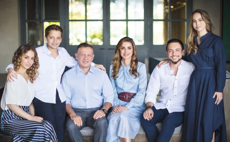 لقطات عفوية لتحضير سفرة إفطار العائلة الملكية في الأردن (فيديو)