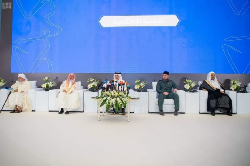 خادم الحرمين الشريفين: المملكة واجهت التطرف والعنف بالفكر والعزم والحسم