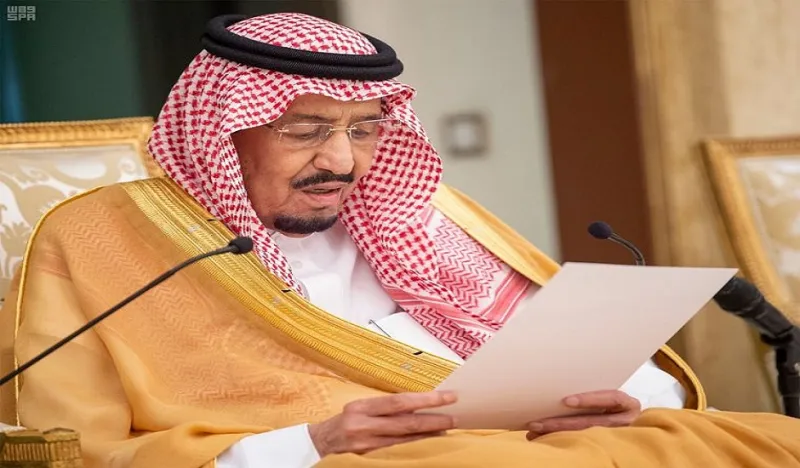 خادم الحرمين الشريفين يتسلم وثيقة مكة المكرمة الصادرة عن المؤتمر الدولي حول قيم الوسطية والاعتدال (صور)