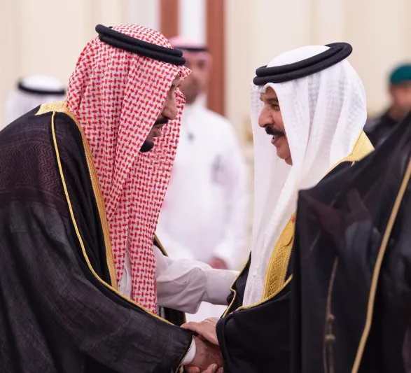 فيديو| شاهد خادم الحرمين الشريفين يستقبل رؤساء وقادة الدول المشاركين في القمة الإسلامية