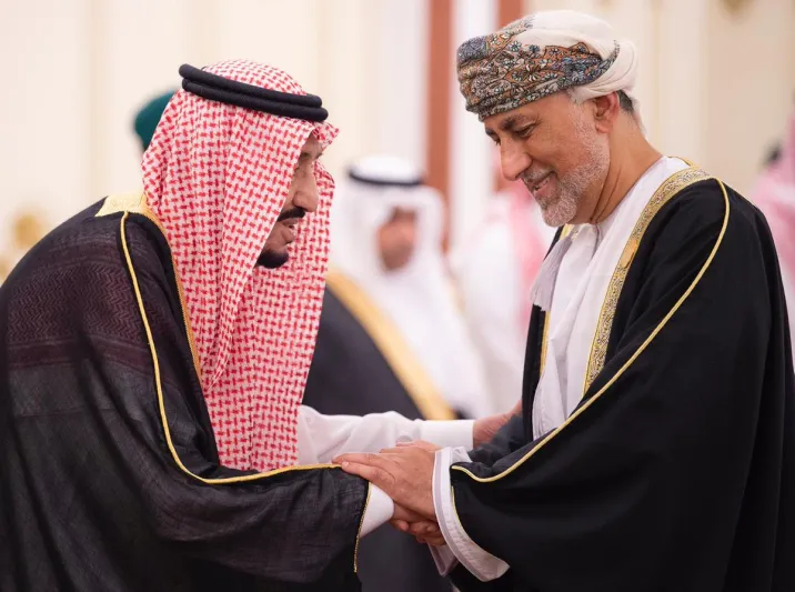 فيديو| شاهد خادم الحرمين الشريفين يستقبل رؤساء وقادة الدول المشاركين في القمة الإسلامية