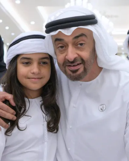 من هو الطفل عمر الذي استقبله ولي عهد أبو ظبي استقبال الأبطال ؟