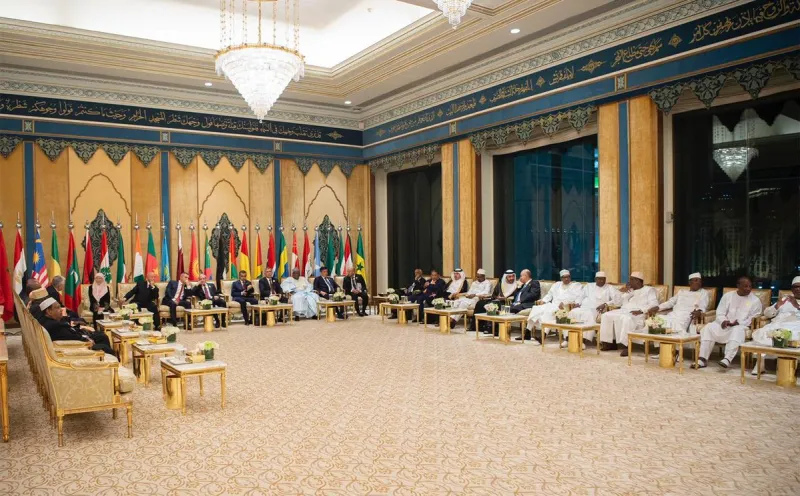 أكد أن القضية الفلسطينية على رأس الأولويات.. نص كلمة يوسف العثيمين في القمة الإسلامية