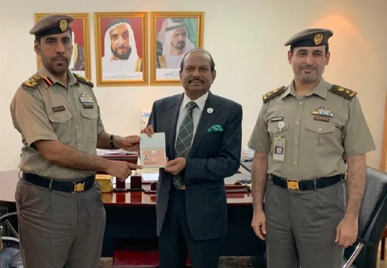 من هو أول شخص يحصل على الإقامة الدائمة في الإمارات ؟