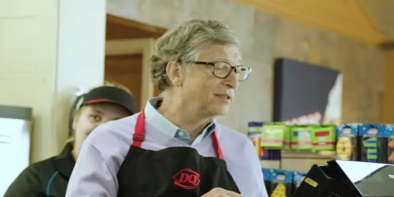 أغني رجلين في العالم يعملان بمطعم للوجبات الخفيفة (فيديو)