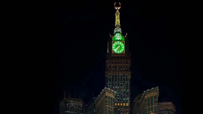 توقف ساعة مكة عن العمل.. تعرف على السبب (فيديو)
