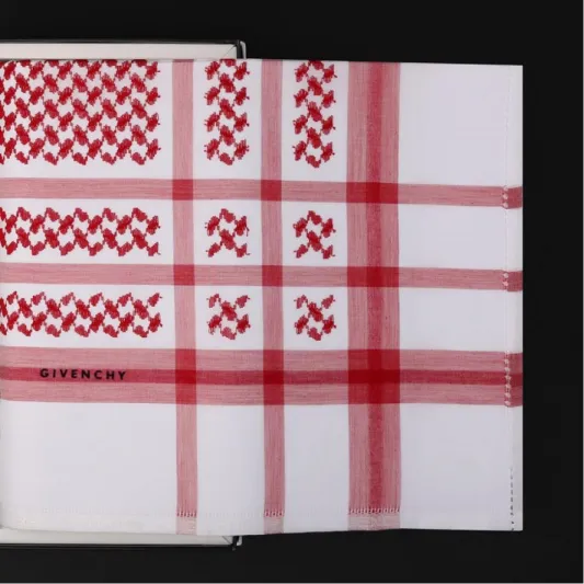 لا ترهق نفسك بالبحث.. أفضل أشكال شماغ جيفنشي ٢٠١٩