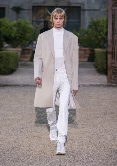 جيڤنشي تطرح مجموعتها الرجالية لموسم ربيع وصيف 2020