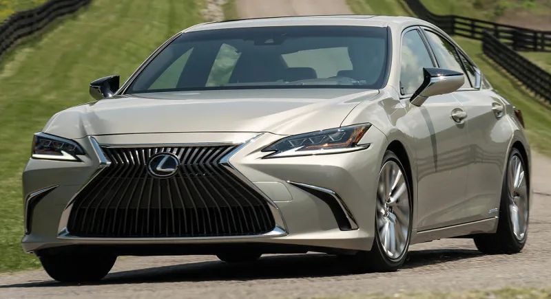 عالم من الفخامة.. موديلات وأسعار سيارة لكزس 2019 في السعودية بالريال