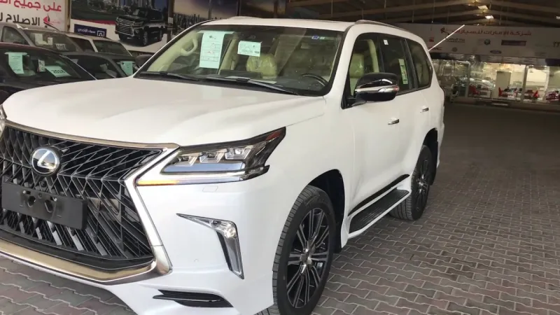 عالم من الفخامة.. موديلات وأسعار سيارة لكزس 2019 في السعودية بالريال
