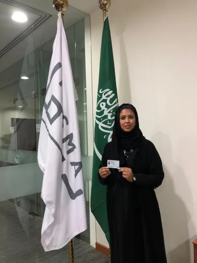 ياسمين الميميني.. أول سعودية تحلق فوق سماء المملكة في رحلة تجارية (فيديو)