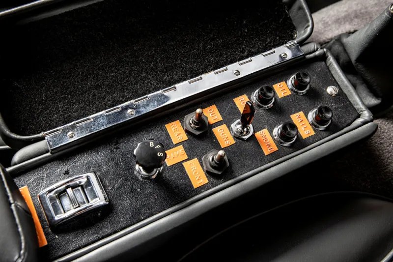 كاملة التسليح.. مواصفات خارقة لسيارة جيمس بوند الشهيرة المعروضة للبيع