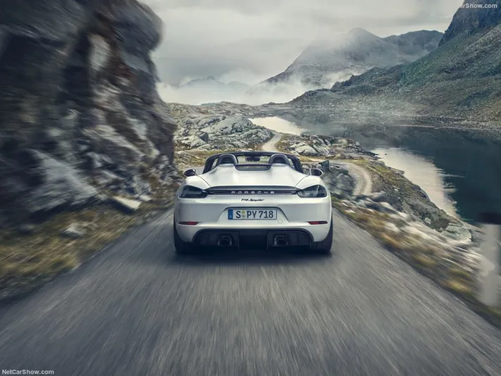 بورش ترحب بأعضاء جديدة في عائلة 718 لعام 2020