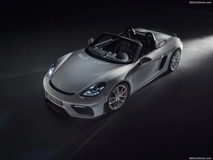 بورش ترحب بأعضاء جديدة في عائلة 718 لعام 2020