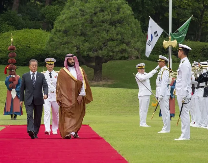 شاهد.. كيف استقبلت كوريا الجنوبية ولي العهد؟ البيت الأزرق يحتفل