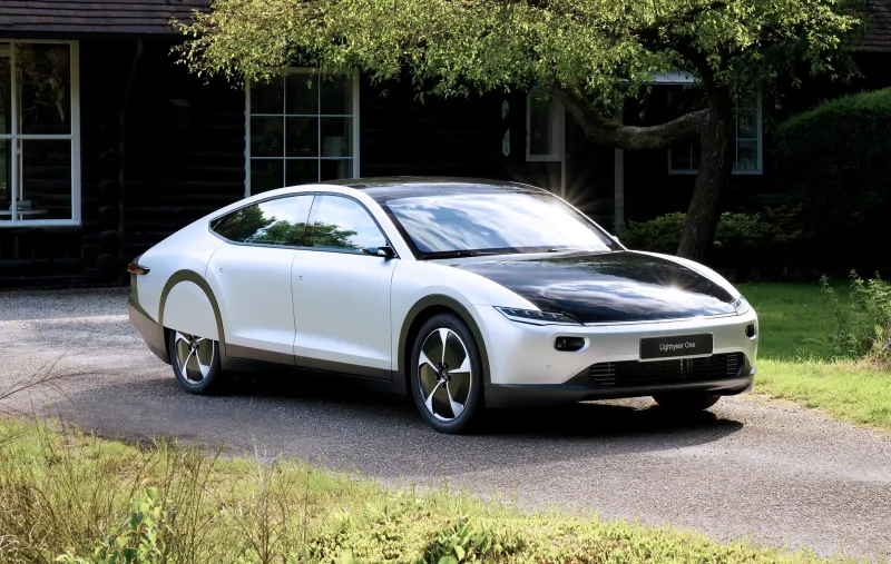 "Lightyear One".. أول  سيارة شمسية خارقة طويلة المدى في العالم