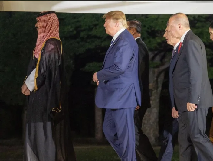 لقاءات وأحاديث جانبية مع قادة قمة العشرين.. كيف ظهر ولي العهد في قمة اليابان؟