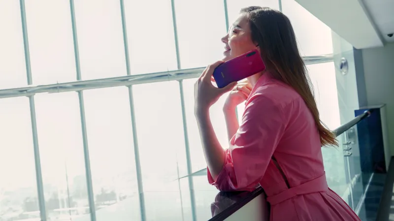 لحظات السيلفي المرحة في الصيف تكتمل بمثالية مع HONOR 10i