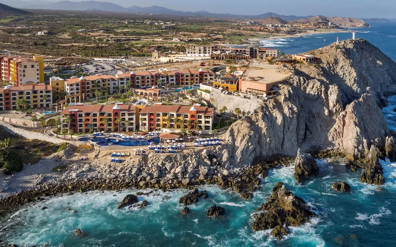 كابو سان لوكاس.. وجهة المشاهير وأرض العجائب المتناقضة