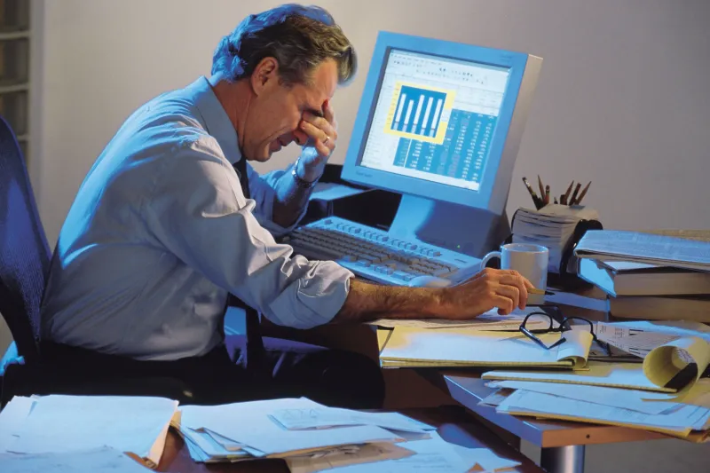 الجلوس لفترات طويلة يصيبك بهذه الأضرار الخطيرة