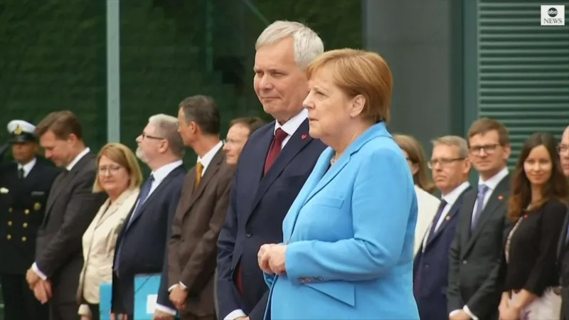 ثلاث نوبات في أقل من شهر..  ميركل تعلق على الارتجاف الأخير (فيديو)