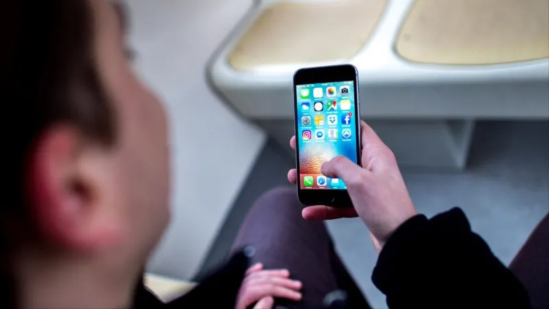 توقعات بانقراضه قريبا.. هل تحل الساعة الرقمية بديلا للهاتف الذكي؟