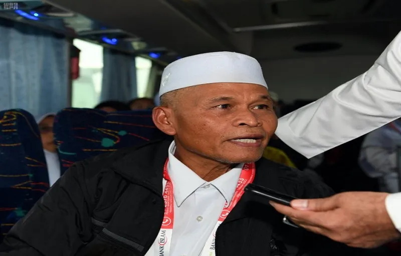 يعجز اللسان عن وصفها.. ماذا قال ضيوف الرحمن عن مبادرة طريق مكة؟ (صور)