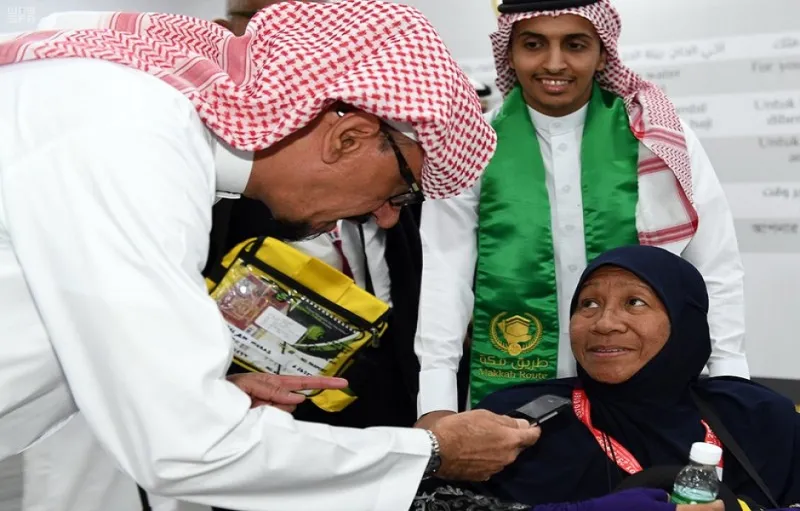 يعجز اللسان عن وصفها.. ماذا قال ضيوف الرحمن عن مبادرة طريق مكة؟ (صور)