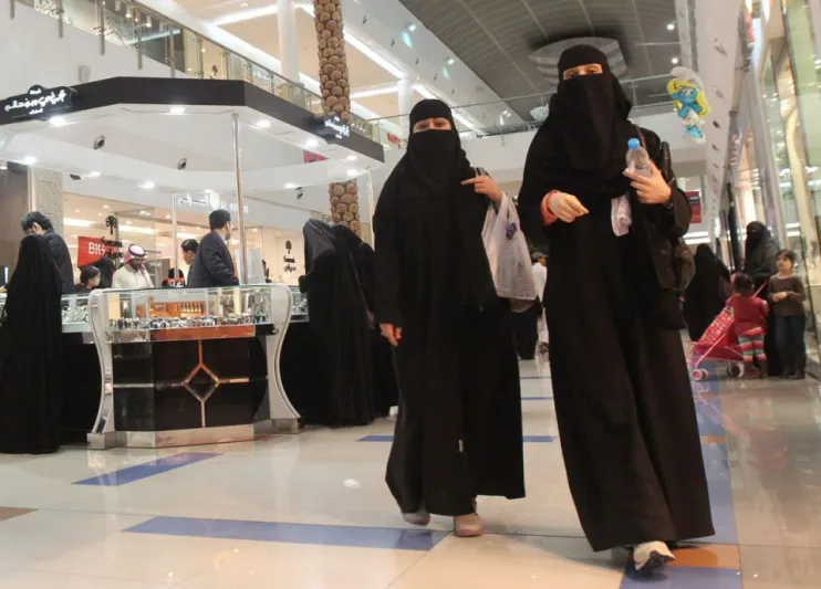 يخفض البطالة ويرفع الناتج المحلي.. تأثير قرار فتح المحال 24 ساعة في السعودية