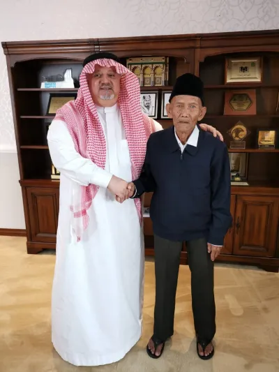 عمره 130 عاما.. خادم الحرمين يحقق حلم معمر إندونيسي بأداء فريضة الحج.. تعرف على قصته