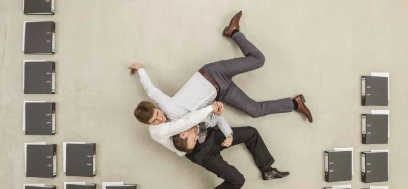 العديد من الأسباب الكامنة وراء الأمر.. لماذا نتشاجر في العمل؟