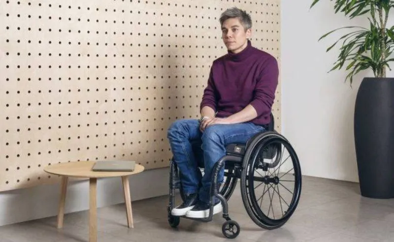 هكذا غيّر حادث حياة هيروكي تاكوشي.. من الشلل إلى الملايين