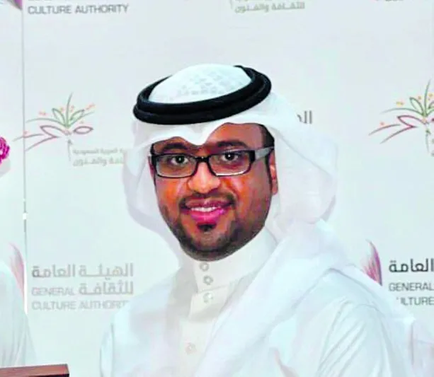 شاب سعودي يوثق بكاميرته عادات وتقاليد مثيرة للاهتمام في 30 دولة (صور)