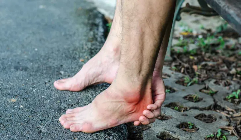 أسباب آلام أسفل القدم