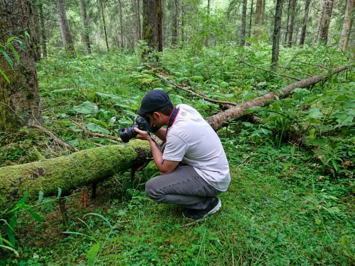 حصد 123 جائزة.. شاب سعودي يتغلب على " فوبيا الحشرات" باحتراف تصويرها عالميًا 