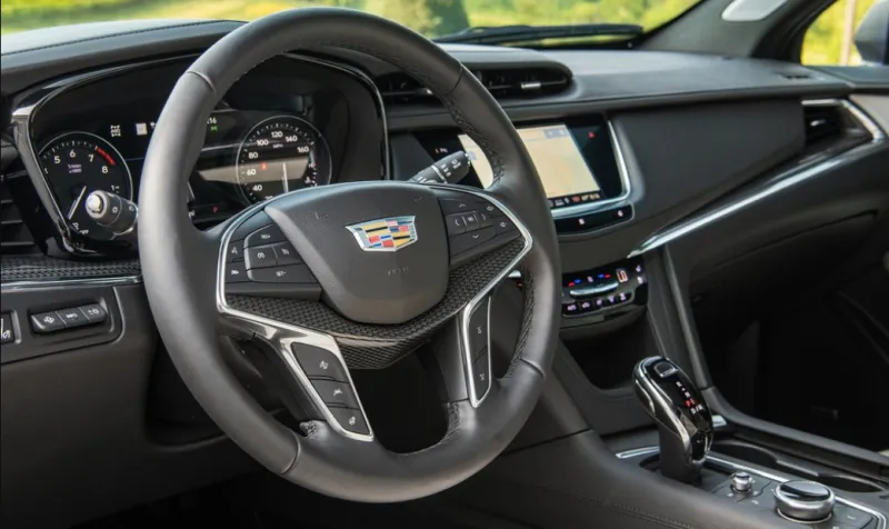 كاديلاك XT5 تتجاوز مستويات القيادة التقليدية.. تقنيات محسنة وتصميم رائع