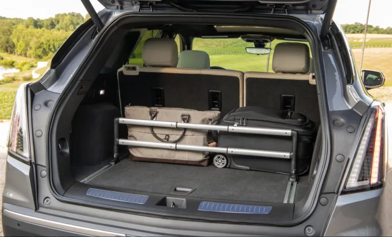 كاديلاك XT5 تتجاوز مستويات القيادة التقليدية.. تقنيات محسنة وتصميم رائع