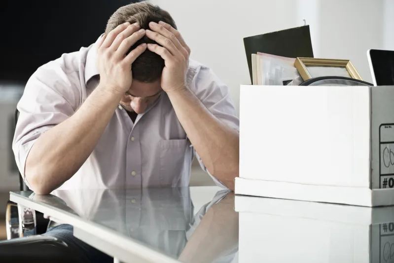 يؤثر سلبا على صحتك.. كيف تتعامل مع وفاة أحد زملائك في العمل؟