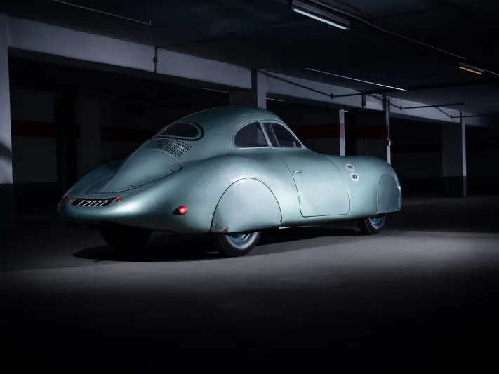 فشل بيع أول وآخر سيارة "بورش تايب 64" لسبب غريب 