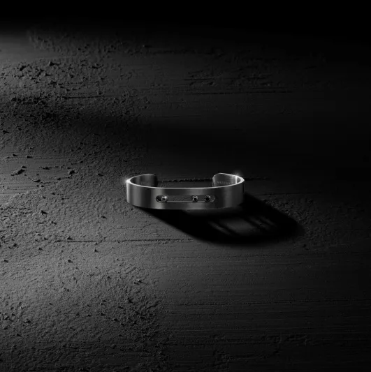 مجموعة MOVE TITANIUM من دار مجوهرات ميسيكا باريس